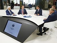 Dyskusja z udziałem byłego premiera, posła do PE Jerzego Buzka, marszałka województwa zachodniopomorskiego Olgierda Geblewicza, marszałka województwa podkarpackiego Władysława Ortyla i prezydenta Białegostoku Tadeusza Truskolaskiego. Dyskusja z udziałem byłego premiera, posła do PE Jerzego Buzka, marszałka województwa zachodniopomorskiego Olgierda Geblewicza, marszałka województwa podkarpackiego Władysława Ortyla i prezydenta Białegostoku Tadeusza Truskolaskiego.