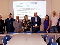 W Czaplinku odnawialne źródła energii będą wykorzystywane do ogrzewania szkoły podstawowej i hali widowiskowo-sportowej. W Czaplinku odnawialne źródła energii będą wykorzystywane do ogrzewania szkoły podstawowej i hali widowiskowo-sportowej.