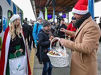 Przed premierowym kursem nowych hybryd na pasażerów czekały niespodzianki.