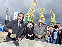 Zmieni oblicze szczecińskiej Łasztowni i zaznaczy związek z morzem Pomorza Zachodniego. Morskie Centrum Nauki w Szczecinie tworzy się! W poniedziałek 7 października odbyło się wmurowanie kamienia węgielnego pod budynek oraz podpisanie aktu erekcyjnego
