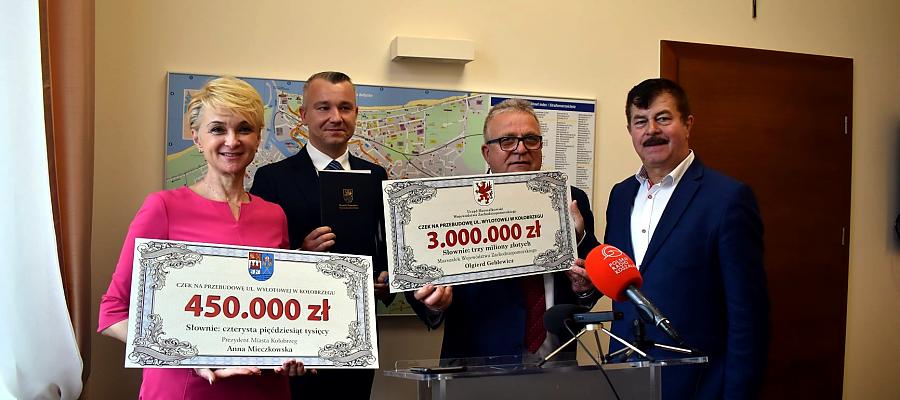 Łatwiejsza komunikacja po Kołobrzegu. Remont kolejnej ulicy dzięki dotacji UE - fot. Urząd Miasta w Kołobrzegu. Łatwiejsza komunikacja po Kołobrzegu. Remont kolejnej ulicy dzięki dotacji UE - fot. Urząd Miasta w Kołobrzegu.
