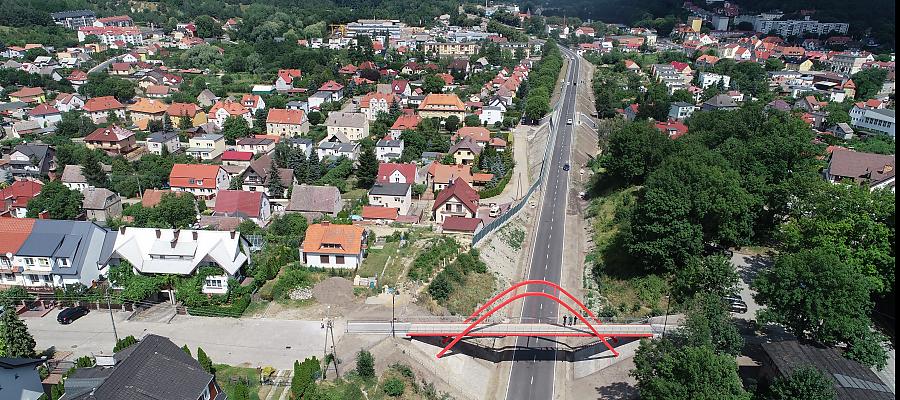 To jedna z najważniejszych inwestycji na drogach wojewódzkich w ostatnim czasie. Drogą nr 151 przejeżdża przez Barlinek średnio ponad 10 tys. samochodów w ciągu doby. Na zdjęciu: Droga nr 151