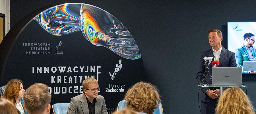 Marszałek Olgierd Geblewicz podczas konferencji zapowiadającej uruchomienie Portalu Przedsiębiorcy.