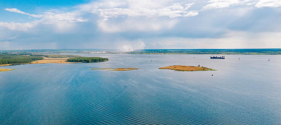 Zalew Szczeciński, tor wodny w pobliżu Stepnicy.